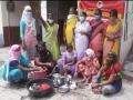 सहाय्यक कामगार आयुक्त कार्यालयासमोर भांडी घासून घरेलू मोलकरीण कामगारांचे आंदोलन - Marathi News | The agitation of domestic workers by washing utensils in front of the office of the Assistant Labor Commissioner in Ahmadnagar | Latest ahilyanagar News at Lokmat.com