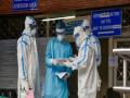 Coronavirus: दिल्लीत तपासण्या झाल्या कमी, घरीच उपचार करण्यावर भर  - Marathi News | Coronavirus: Less tested in Delhi, emphasis on home treatment | Latest national News at Lokmat.com
