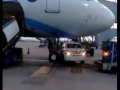 मोठा अपघात टळला! IndiGo विमानाच्या चाकाखाली आली कार; पाहा Video... - Marathi News | delhi airport; car goes under indigo plane, avoids collision | Latest national News at Lokmat.com