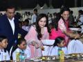 मुलाच्या लग्नाआधी अंबानी कुटुंबाकडून 'अन्न सेवा' - Marathi News | Mukesh Ambani, Wife Nita Serve Food To 2,000 Kids Ahead Of Son's Wedding | Latest mumbai Photos at Lokmat.com