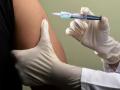 कोरोना लसीकरणात पुरुष महिलांच्या पुढे - Marathi News | Men ahead of women in corona vaccination | Latest akola News at Lokmat.com
