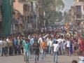 अकोल्यात कडकडीत बंद : दगडफेक, तोडफोड, अन् घोषणाबाजी! - Marathi News | Akolatan cracked off: stone pelting, breaks, and shouting! | Latest akola News at Lokmat.com