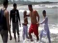आक्सा बीचवर बुडणाऱ्या तीन मुलांना जीवरक्षकांनी वाचविले  - Marathi News | Rescued survivors of three children drowning on Axa Beach | Latest crime News at Lokmat.com