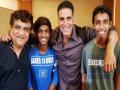 अक्षय कुमारचा 'चुंबक' चित्रपट पोहोचला मेलबर्नला ! - Marathi News | Marathi Film backed by Akshay Kumar starring musician Swanand Kirkire heads to Melbourne! | Latest filmy News at Lokmat.com