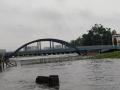 इंद्रायणीला महापूर; भक्ती सोपान पुल व पुंडलिक मंदिर पाण्याखाली - Marathi News | Indrayani floods; Bhakti Sopan Bridge and Pundalik Temple under water | Latest pune News at Lokmat.com