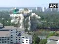 केरळमध्ये अनधिकृत इमारती जमीनदोस्त; पाहा व्हिडीओ... - Marathi News | Watch: Kochi Luxury Flats Come Crashing Down In Seconds, Demolition On | Latest national News at Lokmat.com