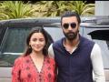 Alia Bhatt Daughter: लेकीबाबत आलिया आणि रणबीर कपूरने घेतला मोठा निर्णय! - Marathi News | Alia Bhatt Ranbir Kapoor dont want baby girl pictures clicked | Latest filmy News at Lokmat.com