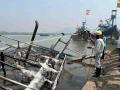 मच्छीमार बोटीला आग, १८ खलाशांचा वाचला जीव - Marathi News | fishing boat caught fire in the deep sea off Alibaug | Latest raigad News at Lokmat.com