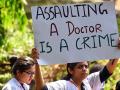 डॉक्टरांवरील हल्ल्याच्या निषेधार्थ उद्या सर्वच दवाखाने बंद - Marathi News | All the clinics closed for tomorrow's protest against attack on doctor | Latest akola News at Lokmat.com