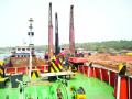 आनंदवाडी बंदर प्रकल्पाचा गाळ काढण्याचे काम पुन्हा सुरू - Marathi News | Sludge removal work of Anandwadi port project resumed | Latest sindhudurga News at Lokmat.com