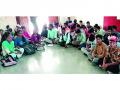 अप्पर आदिवासी आयुक्त कार्यालयात विद्यार्थ्यांचा ठिय्या; अनुदान न मिळाल्यास राहुटी आंदोलनाचा इशारा - Marathi News | sit-in agitation of students in the office of the Upper Tribal Commissioner for immediate grant | Latest amravati News at Lokmat.com