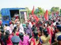 नागपुरात अंगणवाडी कर्मचाऱ्यांचे जेलभरो आंदोलन - Marathi News | Jail Bharo movement of the Aanganwadi workers in Nagpur | Latest nagpur News at Lokmat.com