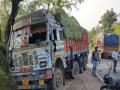 भरधाव ट्रकची बसला धडक; गडचिरोलीच्या तरुणीचा जागीच मृत्यू - Marathi News | A speeding truck collided with a bus; Gadchiroli girl died on the spot | Latest chandrapur News at Lokmat.com