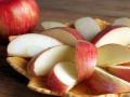 World Food Day : कापलेलं सफरचंद काळं पडू नये म्हणून खास उपाय! - Marathi News | Easy tips how to prevent sliced apples from browning | Latest food News at Lokmat.com