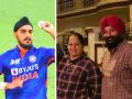 Arshdeep Singh, IND vs PAK: "करियरच्या सुरूवातीलाच अशा टीकेला सामोरा गेला तर अर्शदीप..."; आई-वडिलांनी सोडलं मौन - Marathi News | Asia Cup 2022 IND vs PAK Super 4 Storm over dropped catch will make Arshdeep stronger say his parents | Latest cricket News at Lokmat.com