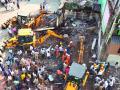Amravati Building Collapse : 'क्या होगा...' म्हणत गेला ५ जणांचा जीव - Marathi News | Five died, one seriously injured as old building collapses in Amravati | Latest amravati News at Lokmat.com