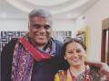 ही प्रसिद्ध अभिनेत्री आहे आशिष विद्यार्थी यांची पत्नी - Marathi News | Ashish Vidyarthi's wife is actress Rajoshi Vidyarthi | Latest filmy News at Lokmat.com