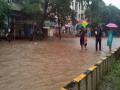 वडाळा, अशोका-रविशंकर मार्ग नव्हे ‘जलमार्ग’; तीनही नाल्यांना पूर - Marathi News | Wadala, not 'Ashoka-Ravi Shankar Road' waterway; Flood all three drains | Latest nashik News at Lokmat.com
