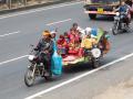 डोळ्याच्या पापण्यांनी उचलल्या खुर्च्या अन् केसांनी ओढली व्हॅन...! - Marathi News | gafur bashir sayyad Chairs lifted by eyelids and van pulled by hair | Latest pune News at Lokmat.com