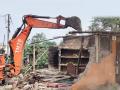 सदर बझार येथील अतिक्रमणावर बुलडोझर; सातारा पालिकेची कारवाई - Marathi News | Bulldozers on encroachment at Sadar Bazar; Action of Satara Municipality | Latest satara News at Lokmat.com