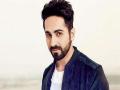 तुम्हाला माहीत आहे का, आयुषमान खुराणा ट्रेनमध्ये गिटार वाजवायचा? - Marathi News | Ayushmann Khurrana: Used to sing in trains and collect money during college days? | Latest filmy News at Lokmat.com