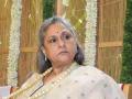 Jaya Bachchan यांनी पापाराझींना दिल्या शिव्याशाप, व्हिडिओ पाहून लोक संतापले; म्हणाले.... - Marathi News | Jaya Bachchan cursed paparazzi you double and fall social media users angry actress | Latest filmy News at Lokmat.com