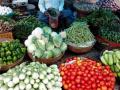 भाजीपाल्यावर महागाईचा तडका; सामान्यांच्या खिशाला कात्री - Marathi News | Inflation on vegetables; Scissors in the pockets of the common man | Latest akola News at Lokmat.com