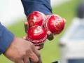 Ball Tampering: पुन्हा घडला बॉल टॅम्परिंगचा प्रकार; संपूर्ण संघावरच करण्यात आली कारवाई - Marathi News | ball tampering in BPL by Ravi Bopara Sylhet Sunrisers penalized for 5 runs | Latest cricket News at Lokmat.com