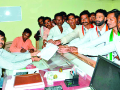 शेतकर्‍यांना बँकांमध्ये अपमानास्पद वागणूक - Marathi News | Farmers are treated with abusive behavior in banks | Latest buldhana News at Lokmat.com