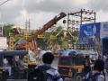 उड्डाणपुलावर हाईट बॅरिकेड्स टाकण्यासाठी पूल तीन तास बंद - Marathi News | The bridge closed for three hours to put up heat barricades at the airport | Latest thane News at Lokmat.com