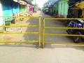 मालवण शहरातील प्रमुख रस्त्यांवर बॅरिकेट्स उभारले - Marathi News | Barricades were erected on major roads in Malvan city | Latest sindhudurga News at Lokmat.com