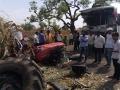 बार्शी-लातूर मार्गावर भीषण अपघात, दोघांचा मृत्यू - Marathi News | two dead in road accident near solapur | Latest solapur News at Lokmat.com