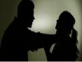 पतीच्या मोबाईवर आलेला फोन उचलला म्हणून पत्नीला मारहाण - Marathi News | The husband beaten up to wife due to she picked up the phone | Latest crime News at Lokmat.com