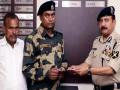 ये देश है मेरा... घर जळालेल्या जवानाला BSF कडून 10 लाखांची मदत  - Marathi News | BSF trooper receives Rs 10 lakh after house was burnt in Delhi violence MMG | Latest national News at Lokmat.com