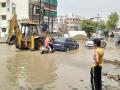 जलवाहिनी फुटल्याने नागपुरातील  बेसा जलमय  - Marathi News | Besa in Nagpur Jalmay due to broken of water channel | Latest nagpur News at Lokmat.com