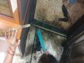 काँग्रेस नगरसेवकाच्या घराच्या दरवाज्यावर अज्ञाताने पेट्रोल ओतून लावली आग,  घटना सीसीटीव्हीत कैद - Marathi News | Congress corporator's house burned by unknown person | Latest thane News at Lokmat.com
