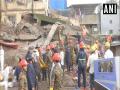 भिवंडीत चार मजली इमारत कोसळली; दोघांचा मृत्यू - Marathi News | Maharashtra: Rescue operations continue at the building collapse site in Bhiwandi | Latest thane Videos at Lokmat.com