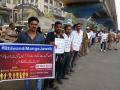 महानगरपालिकेतील भ्रष्ट कारभार तसेच उदासिन धोरणाविरोधात भिवंडीत मानवी शृंखला - Marathi News | Fierce human chain against corporal corruption and negligent policy in corporation | Latest thane News at Lokmat.com