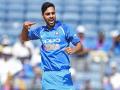 India vs Australia 1st ODI : 2019ची पहिली विकेट अन् भुवनेश्वर कुमारचा पराक्रम - Marathi News | India vs Australia 1st ODI: Bhuvneshwar Kumar's pick his 100 ODI wicket | Latest cricket News at Lokmat.com