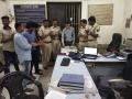 पोलिसांचे खाकीतले प्रेम... भायखळ्यात तक्रारदाराचा केला वाढदिवस साजरा - Marathi News | Love of the police by the Byculla police; The gift given to the stolen motorcycle | Latest crime News at Lokmat.com