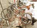 सायकल : श्रीमंतांची प्रतिष्ठा; गरिबांची उपजीविका - Marathi News | Bicycle: for Rich its status; Liveliness of the poor | Latest chhatrapati-sambhajinagar News at Lokmat.com