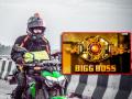 'Bigg Boss 17'च्या घरात आला 'बाबू भैय्या', प्रसिद्ध बाईक रायडरला ओळखलं का? - Marathi News | bigg boss 17 youtuber and bike rider anurag dobhal enter the show | Latest filmy News at Lokmat.com