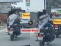 VIDEO: भररस्त्यात बाईक वर कपलचे निर्लज्जपणे अश्लील चाळे, रोमान्स व्हायरल, नेटकरी संतापले - Marathi News | Couple romance on bike on street video viral social media trending netizens angry watch | Latest social-viral News at Lokmat.com