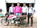 विद्यार्थ्यांनी बनवली हायब्रीड बाइक - Marathi News | Hybrid bikes made by students | Latest vasai-virar News at Lokmat.com