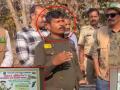 ताडोबातील हा बर्डमॅन काढतो 200 पशुपक्ष्यांचा हुबेहूब आवाज - Marathi News | This birdman from Tadoba makes the exact sounds of 200 animals and birds | Latest jarahatke News at Lokmat.com