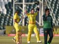 Ben McDermott, PAK vs AUS 2nd ODI : ३ सामन्यांचा अनुभव असलेल्या फलंदाजाने पाकिस्तानला धुतले; LSGच्या Marcus Stoinis नेही हात साफ केले  - Marathi News | PAK vs AUS 2nd ODI : Australia (348 for 4 in 50 overs) against Pakistan in Lahore,  162 runs partnership between Travis Head and Ben McDermott ( 104)  | Latest cricket News at Lokmat.com