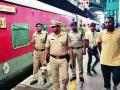 बॉम्बची सूचना मिळाल्याने नागपुरात रेल्वेगाड्यांची कसून तपासणी - Marathi News | Train inspection in Nagpur after receiving bomb instruction | Latest nagpur News at Lokmat.com