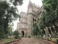 स्वीकार करण्यास नकार देणाऱ्या आईविरोधात मुलगा उच्च न्यायालयात - Marathi News | The boy goes to the High Court against the mother who refuses to accept | Latest mumbai News at Lokmat.com