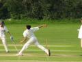 ... अशी बोलिंग अॅक्शन तुम्ही पाहिलीच नसेल, व्हीडीओ झाला वायरल - Marathi News | If you did not see the bowling action, the video became viral | Latest cricket News at Lokmat.com