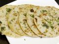 झटपट फस्त होईल असा ब्रेडचा उत्तप्पा! - Marathi News | Receipe of bread uttapam or uttapa | Latest food News at Lokmat.com